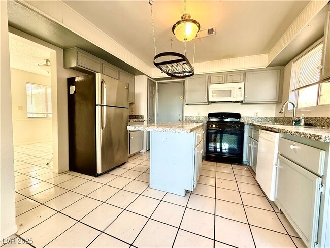 Photo - 1663 Duarte Dr