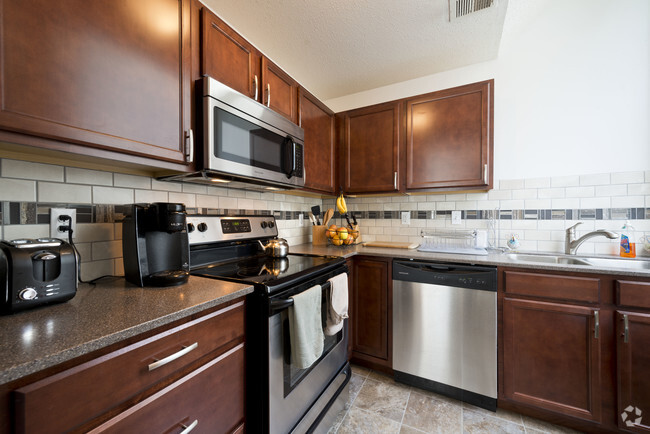 Harney Kitchen - Orpheum Tower Rental