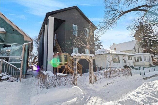 Photo - 650 Dudley Av