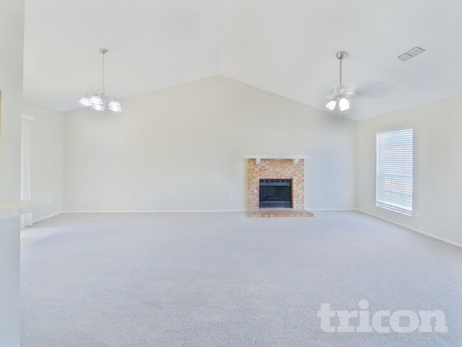 Photo - 3913 Big Leaf Ln