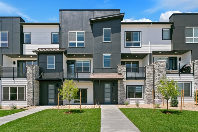 Building Photo - 2032 Peridot Lp Hts Rental