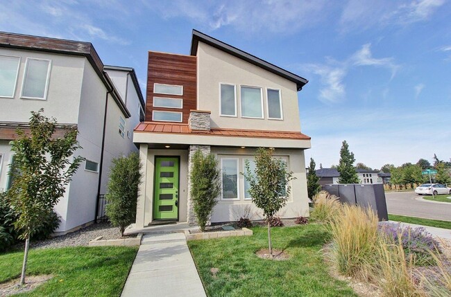Urban Living At Its Finest - Urban Living At Its Finest Casa