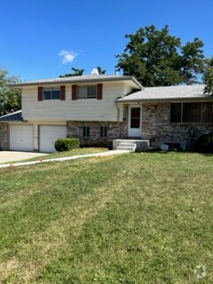 Building Photo - Great Centennial Home