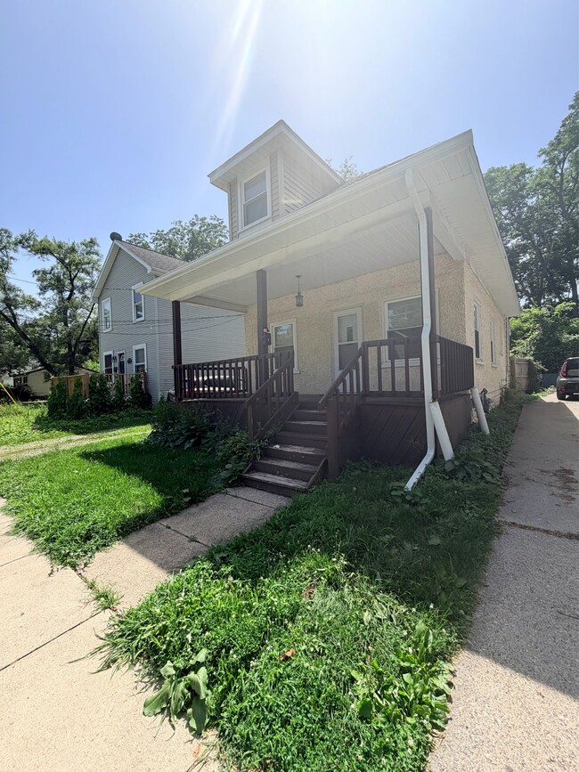 Building Photo - 428 S Clemens Ave