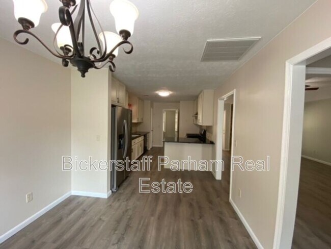 Photo - 220 Saddlebrook Trail
