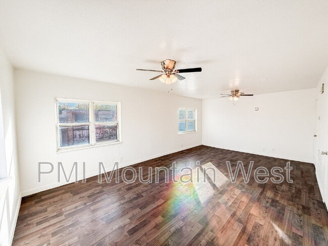 Photo - 9068 Main St