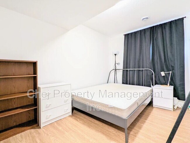 Photo - 13104-13112 112 Ave NW Unité Basement