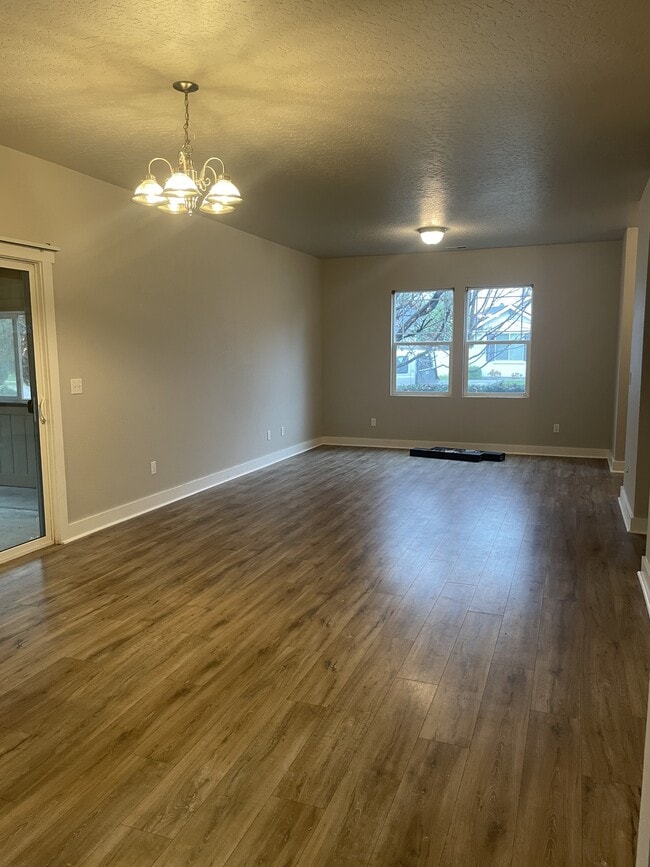 Photo - 447 N Baxter Way