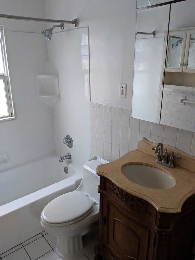 Photo - 25650 W Outer Dr