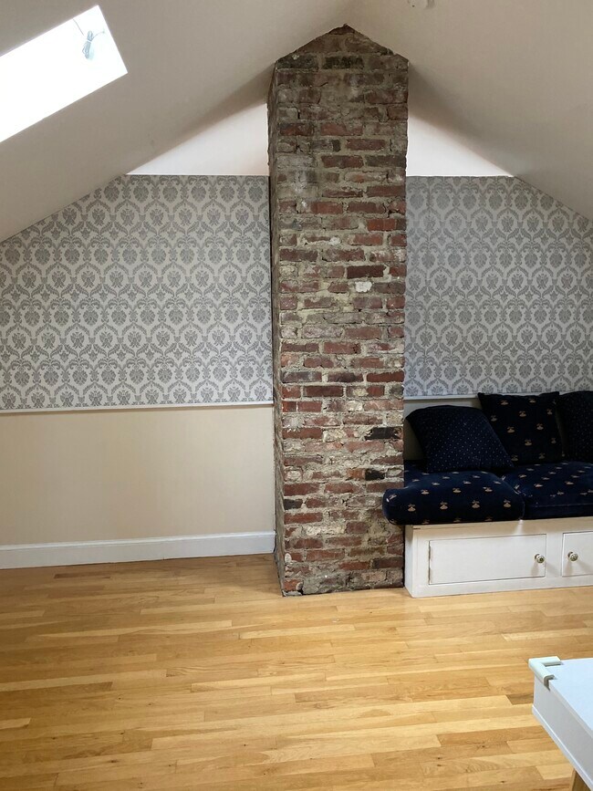 Photo - 350 Harvard St Unidad 2