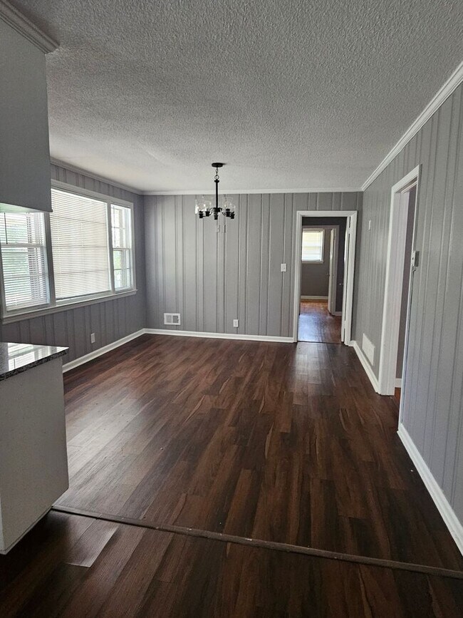 2709 Haymarket Rd