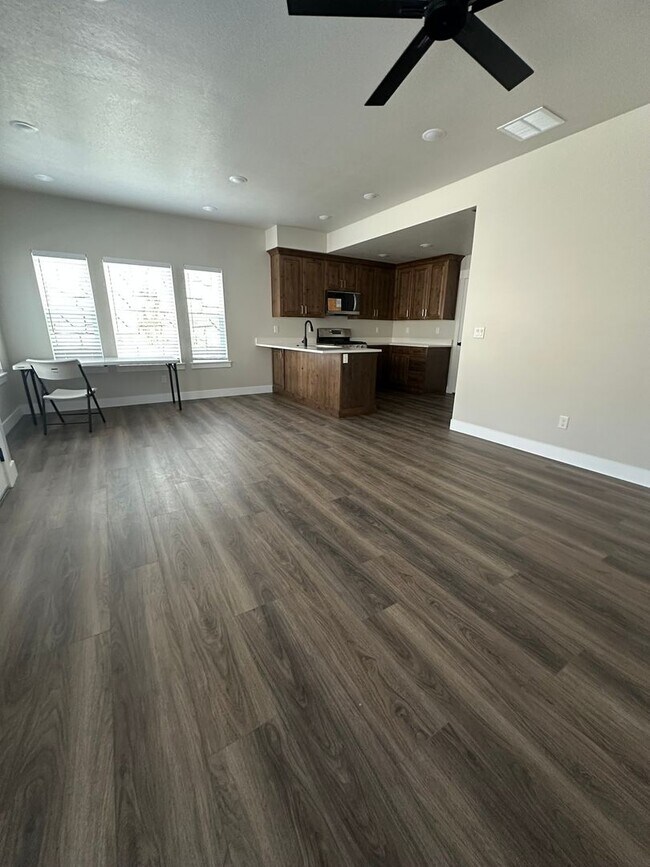 3139 E Thorley Dr