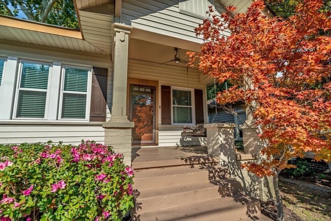 Photo - 1932 Carr Ave