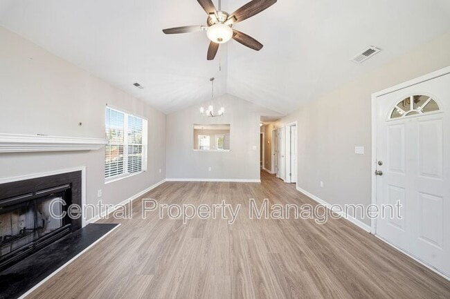 Photo - 320 Woodruff Park Ln
