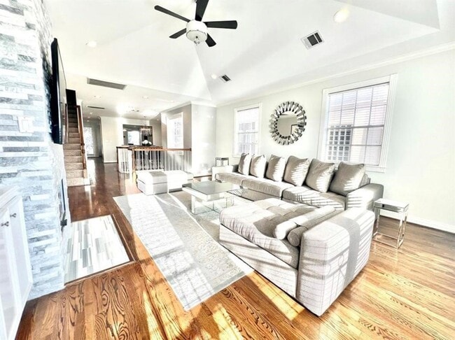 Photo - 1714 Roy St