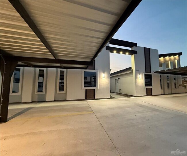 Building Photo - 9 N Alexandrite Ave Unit 3