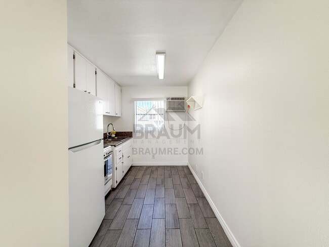 Photo - 15634 Leadwell St Unit 2