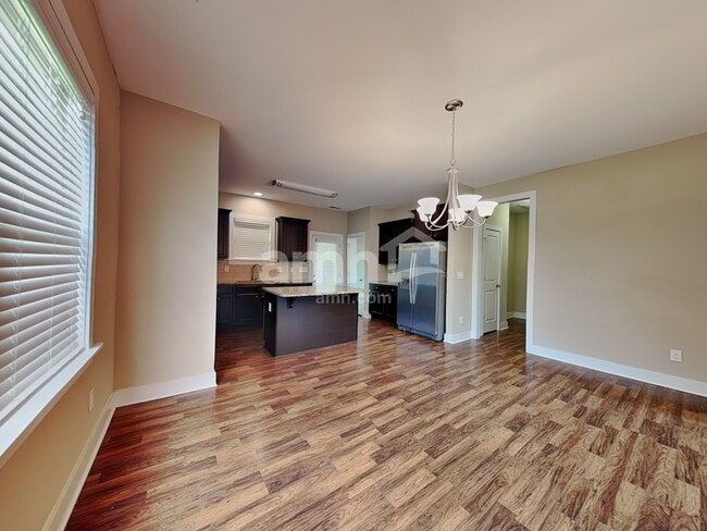 Photo - 407 Red Wood Rd