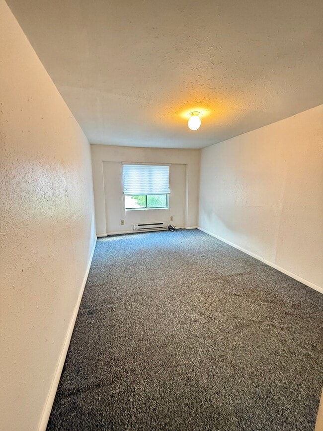 Photo - 951 W 5th St