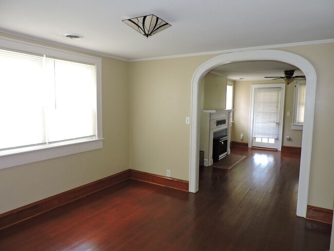 Photo - Call Linda 804-642-2106 or linda@vacosold.com