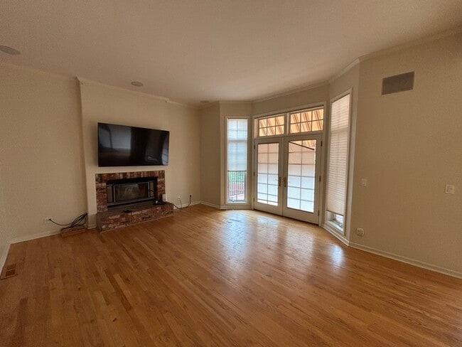 Photo - 740 Oak Crest Cir