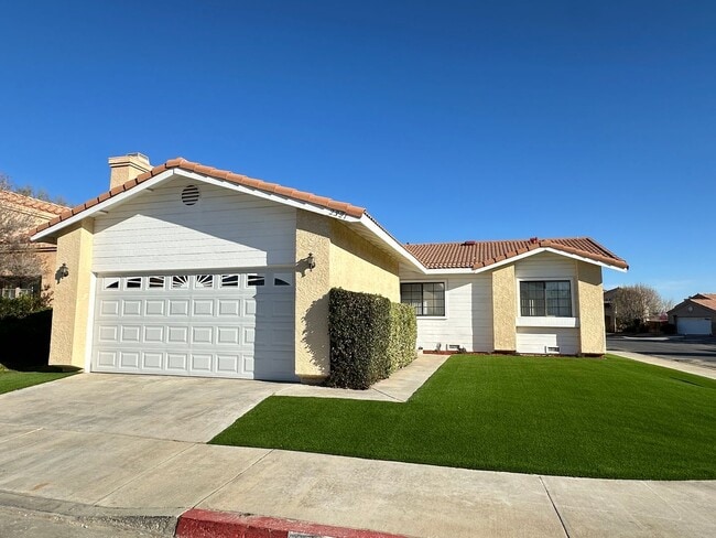 East Palmdale Home in Gated Community - East Palmdale Home in Gated Community