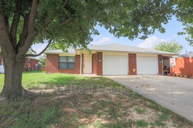 Building Photo - 2223 W Roselawn St Rental