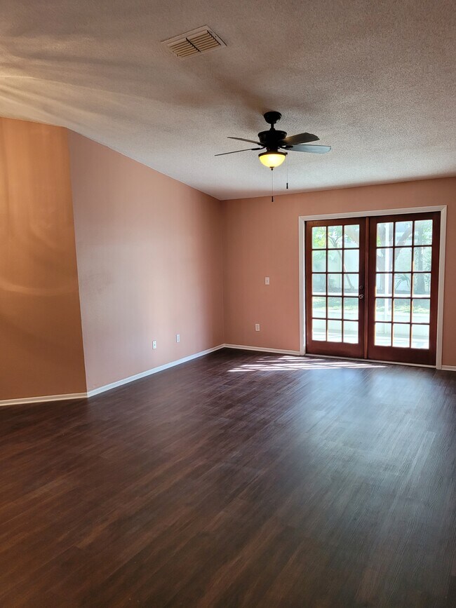 Family Room - 1414 Chapel Ridge Dr