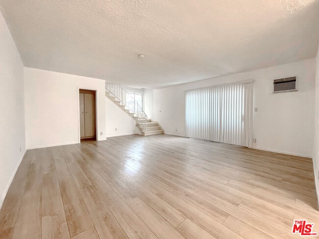 Photo - 935 N Alfred St Unit 5