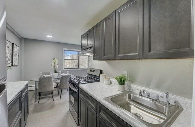 865 Lower Ferry Rd