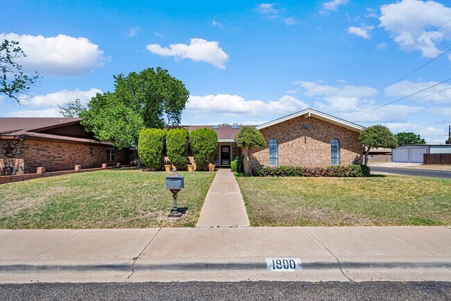 Photo - 1800 W 23rd St