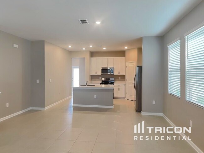 Photo - 728 Squire Ave