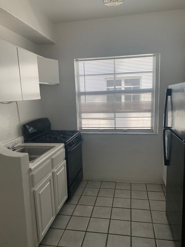 1350 Euclid Ave Unit 4
