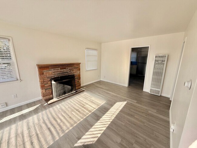 Photo - 5302 Churchward St Unidad 5304 1/2