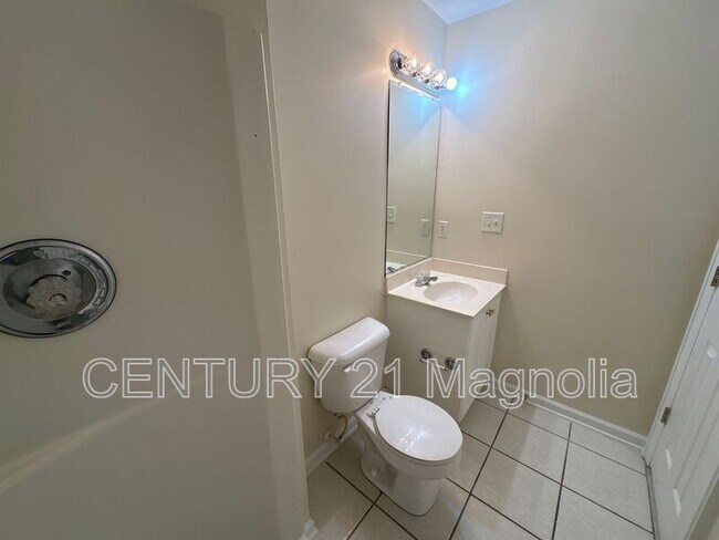 Photo - 303 Caldwell Cir