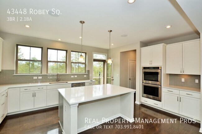 Photo - Coming Soon-Beautifully Updated End Unit F...