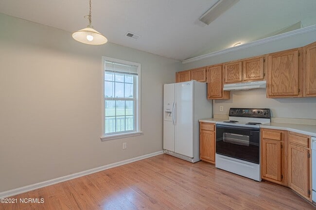 Photo - 210 Brookstone Way