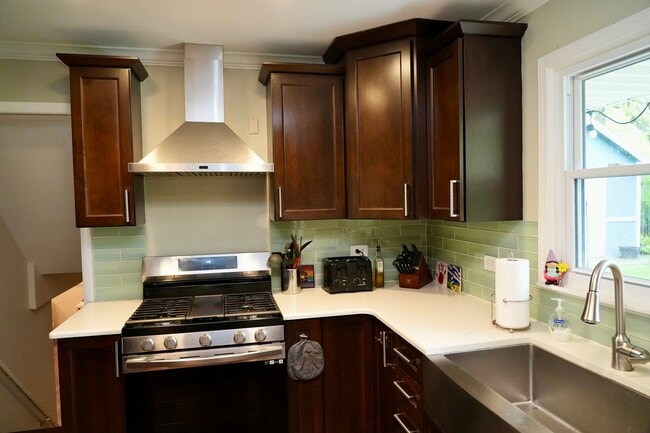 Photo - 211 Sandalwood Dr