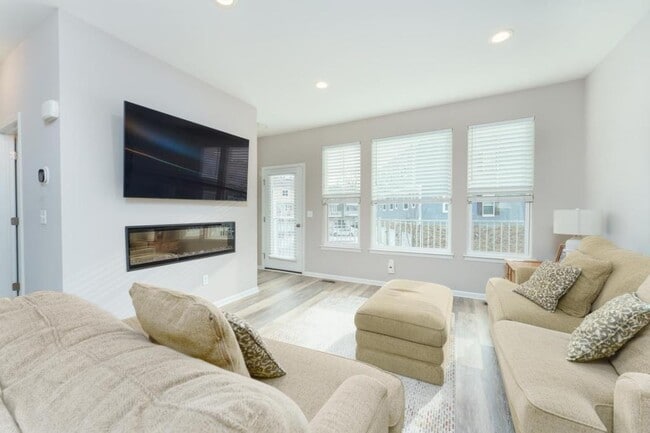 Photo - 645 Jenny Wy