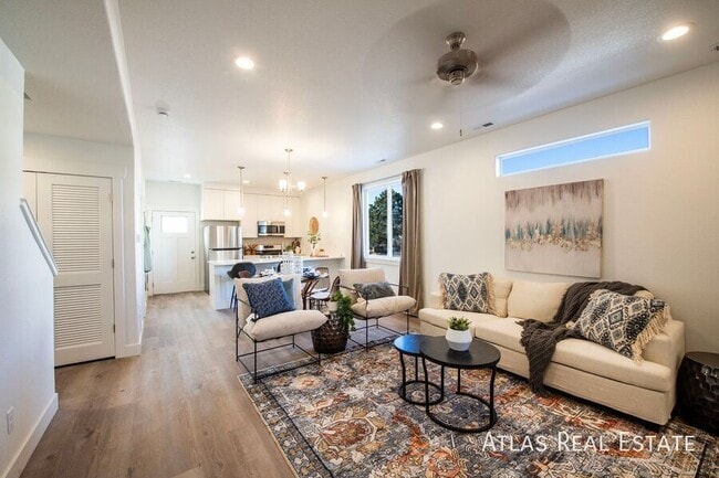 Building Photo - 3645 Verde Dr Unit 102