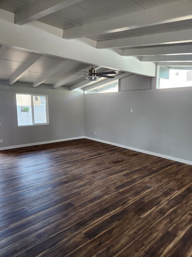 1290 Main St SE