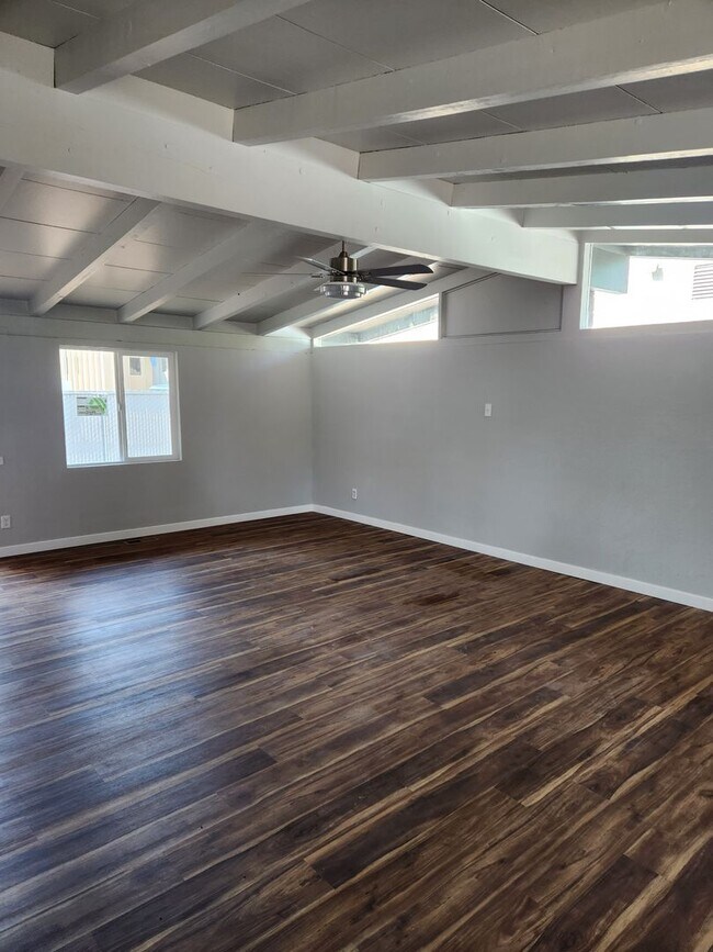 Newly Renovated 3 Bedroom House with a Car... House Rental in Albany