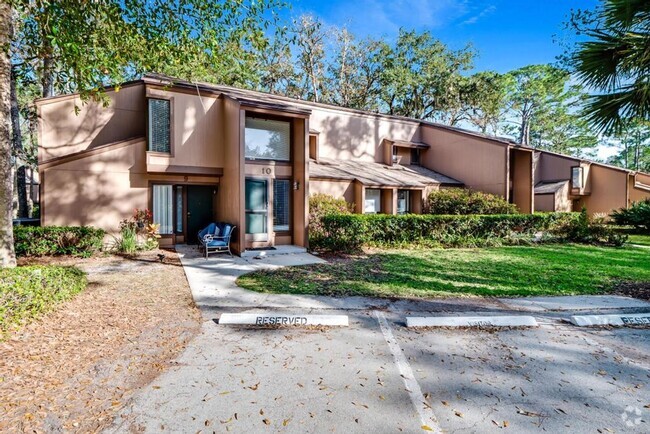 Building Photo - Beautiful Fairways Condo