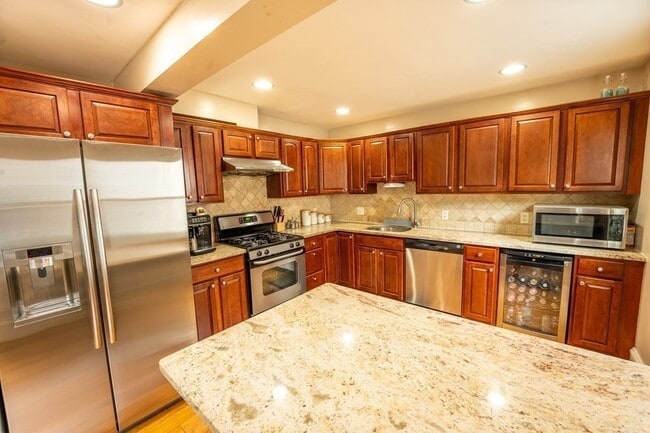 Building Photo - 15 Downer Ct Unit 1