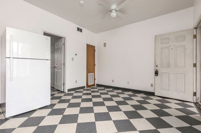 Photo - 705 M St Unidad #1