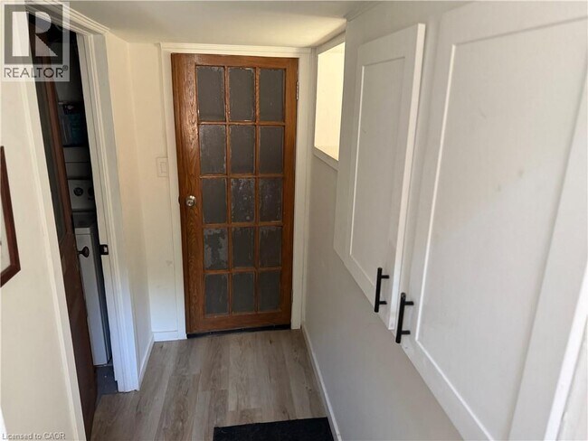 Photo - 207 Charlton Ave W