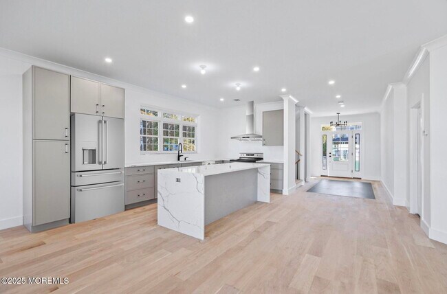 169 Chelsea Ave