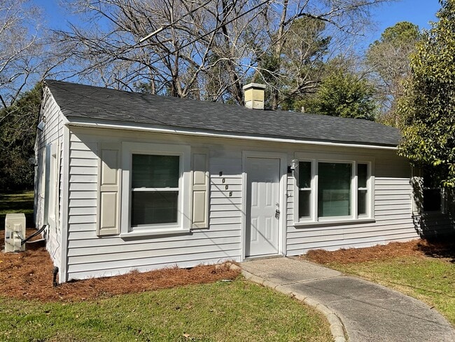 Building Photo - ****Rent Special***** 50% off the first re...