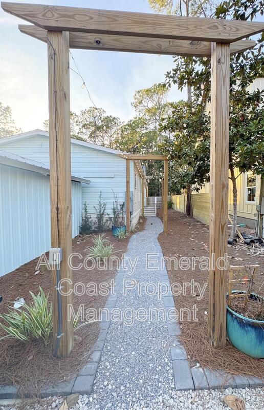 Photo - 444 Montigo Ave N