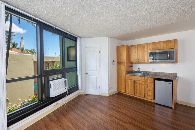 Photo - 134 Kapahulu Ave